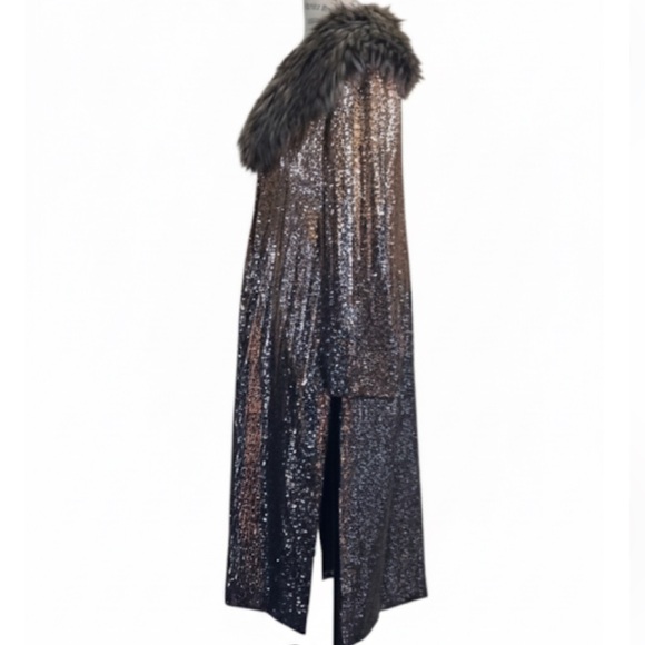 Donna Salyers Fabulous Furs
Confetti Ready Sequin Duster
Medium New With Tag! - Picture 5 of 7